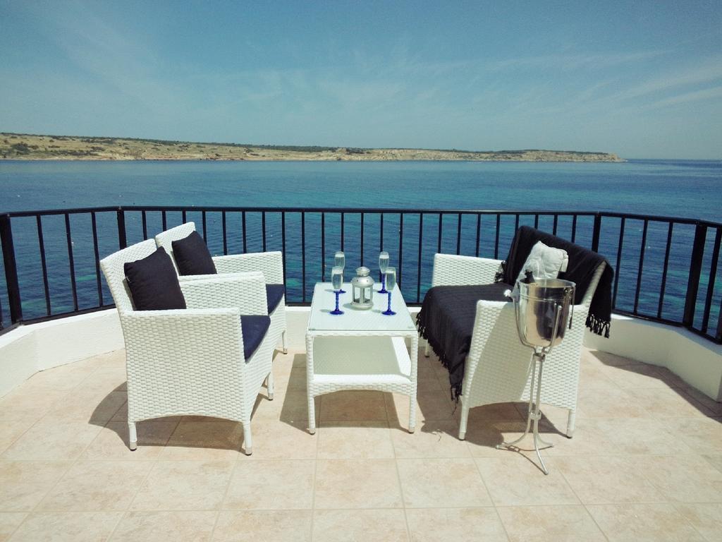 Maltaholiday Seafront Penthouse Apartment Mellieha Luaran gambar